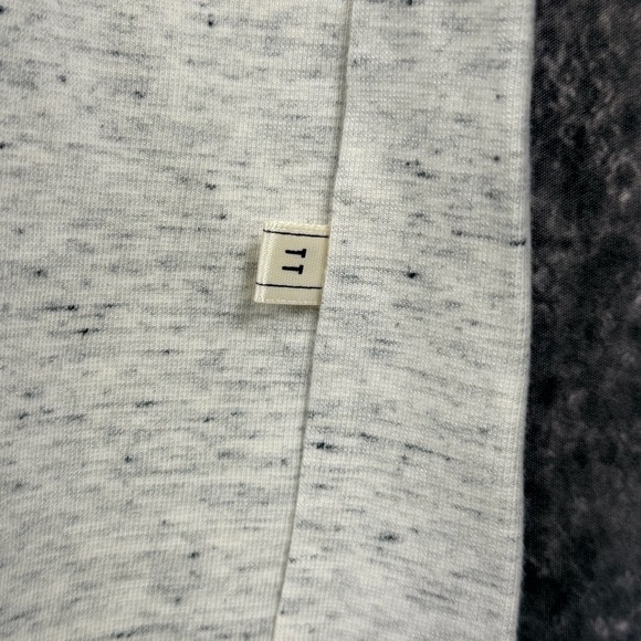 NYTT Light Gray Sleeveless Top - Picture 3 of 7